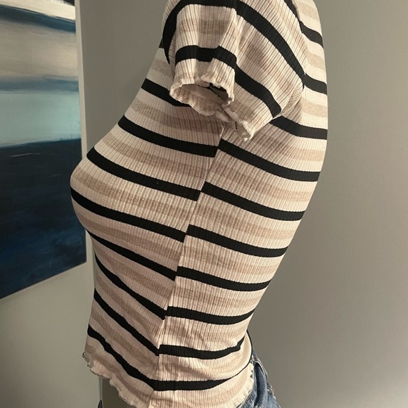Striped Black, Cream & Tan Cropped Top Sz. Small - Picture 5 of 8